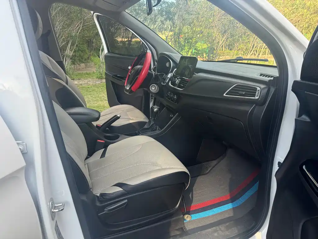 Baojun 730 1.5 T CVT Fashion 7-seat
