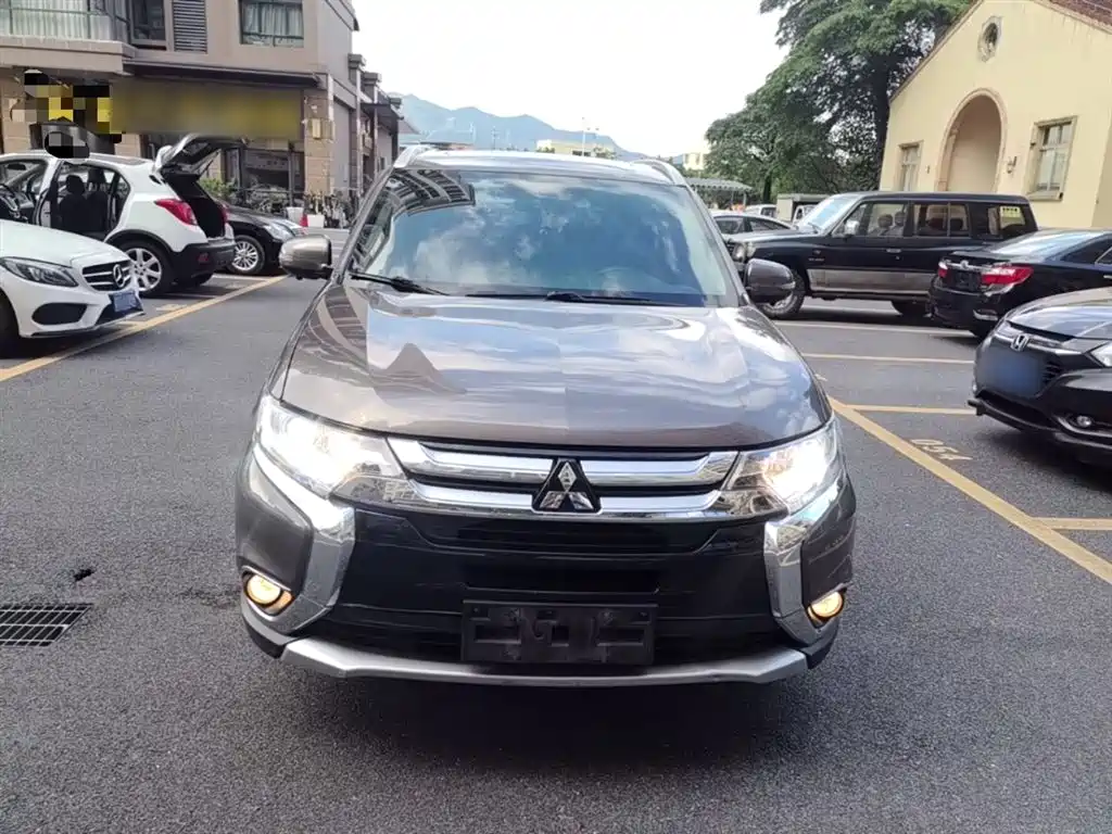 Outlander 2.0 L 2 WD Glory 5-seat