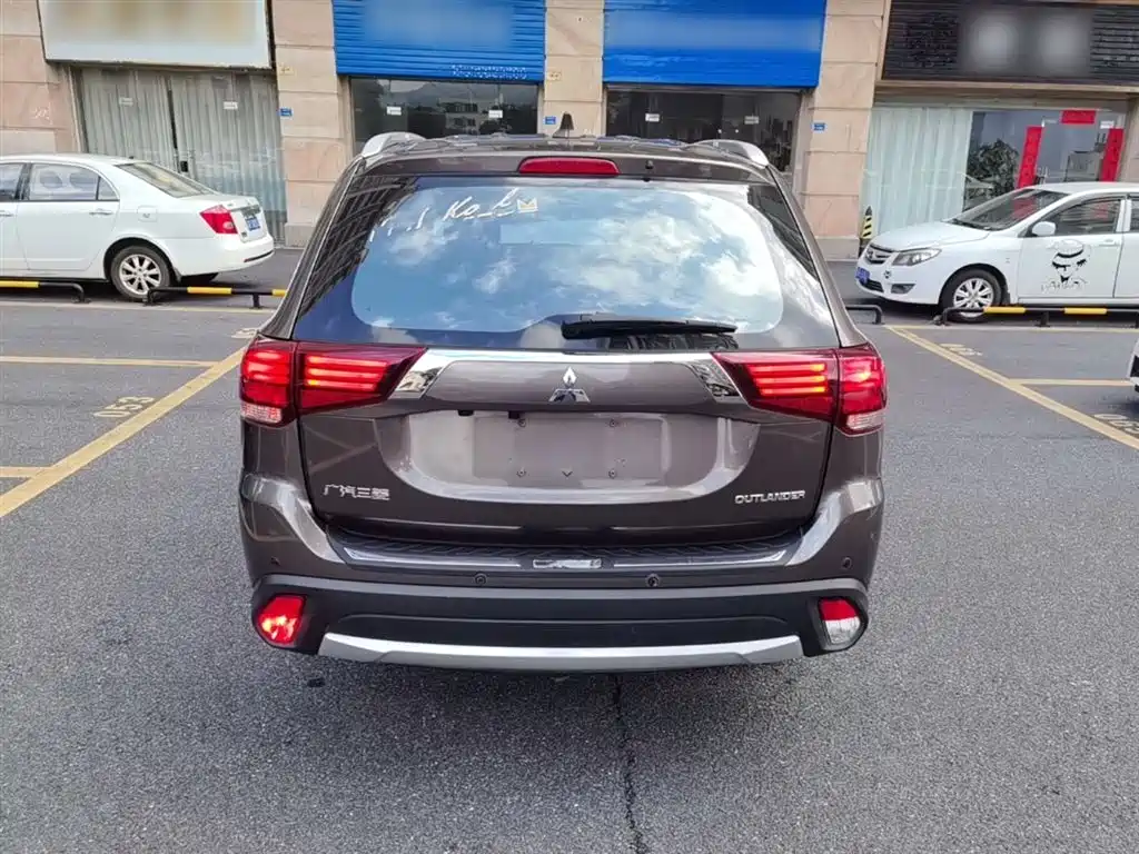Outlander 2.0 L 2 WD Glory 5-seat