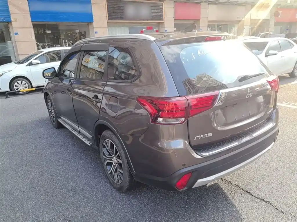 Outlander 2.0 L 2 WD Glory 5-seat