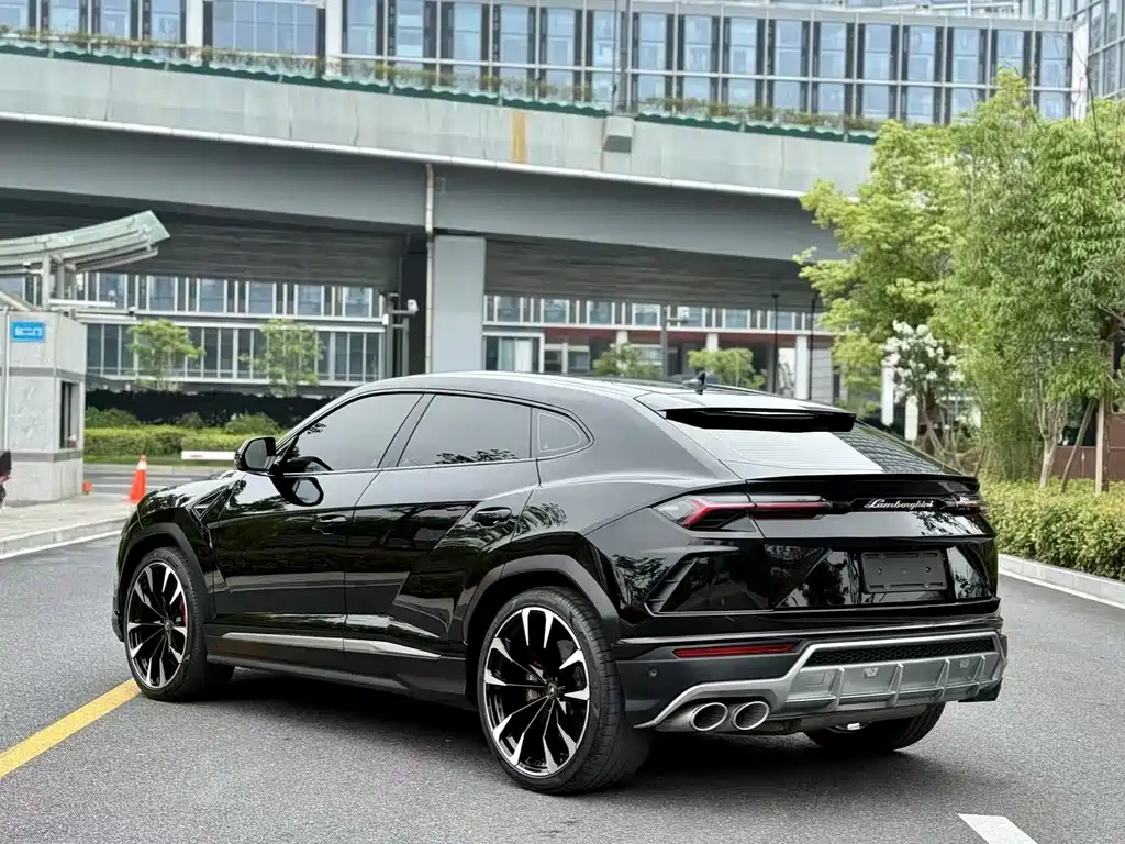 Urus 4.0 T V8