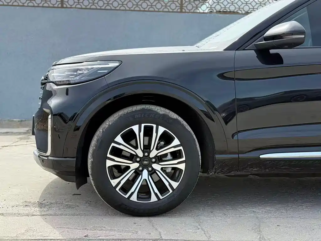 Explorer 2.3 T EcoBoost 4 WD Titanium 6-seat
