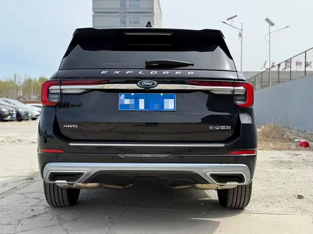 Explorer 2.3 T EcoBoost 4 WD Titanium 6-seat