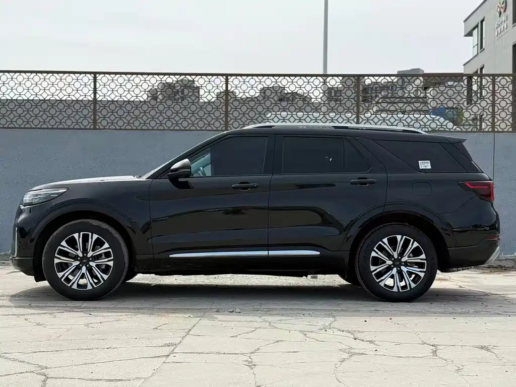 Explorer 2.3 T EcoBoost 4 WD Titanium 6-seat