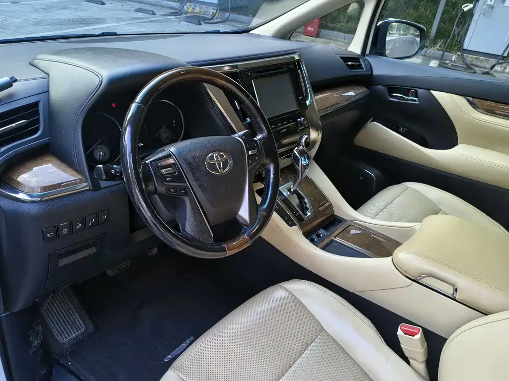 Alphard 3.5 L Distinguished