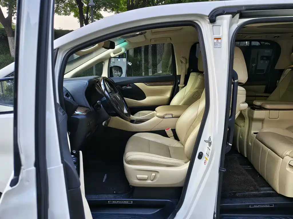 Alphard 3.5 L Distinguished