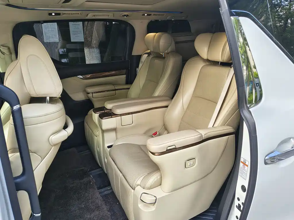 Alphard 3.5 L Distinguished
