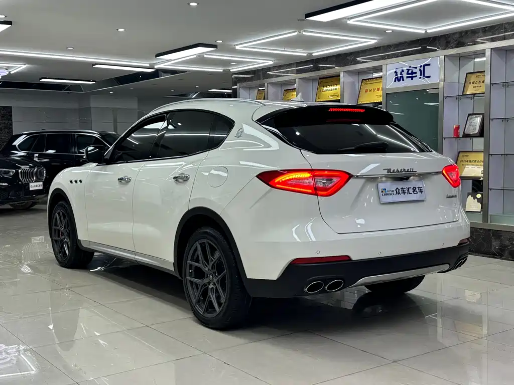 Levante 3.0 T Standard