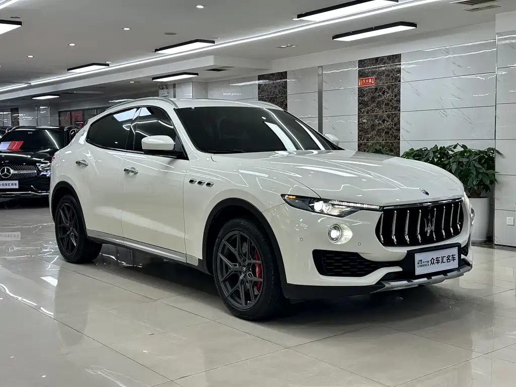 Levante 3.0 T Standard