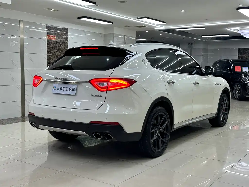 Levante 3.0 T Standard