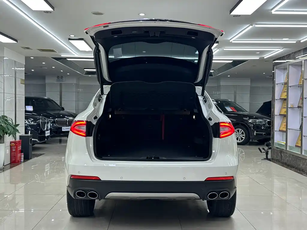 Levante 3.0 T Standard
