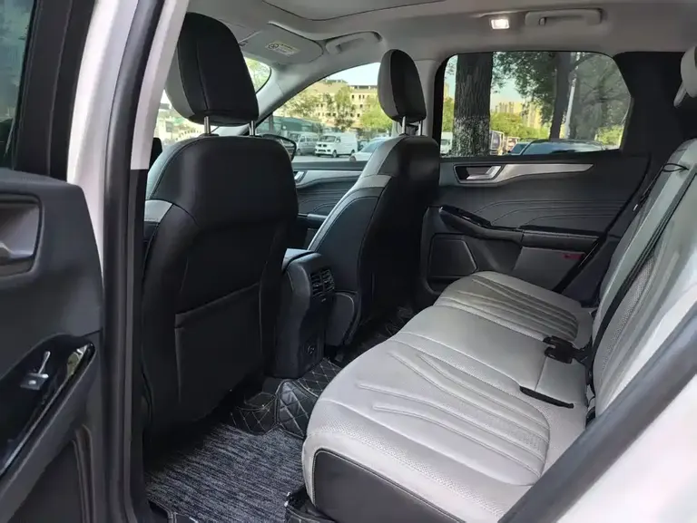 Ford Escape EcoBoost 245 2 WD Shine Enjoyment