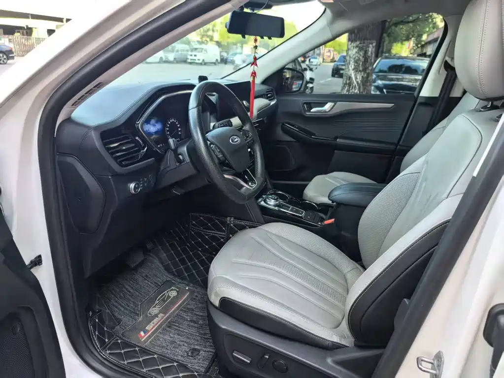 Escape EcoBoost 245 2 WD Shine Enjoyment