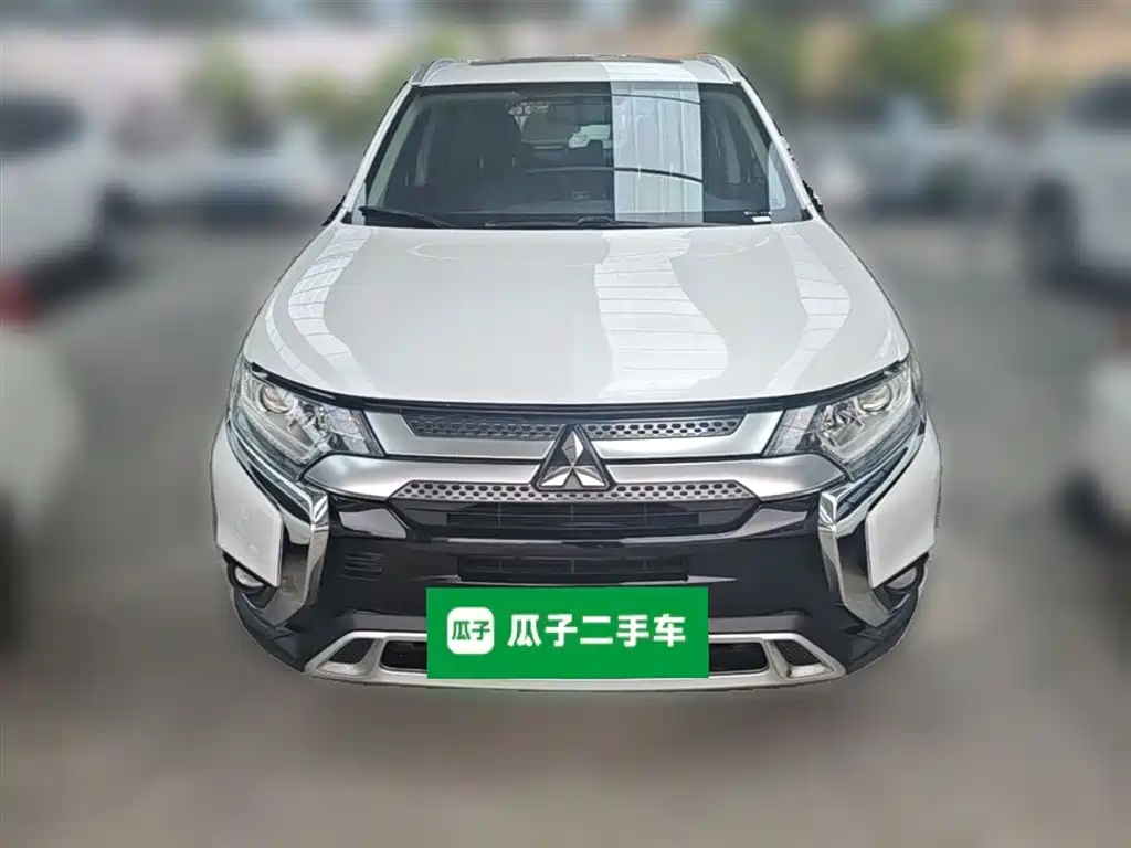 Outlander 2.0 L 2 WD Smooth Enjoyment 5-seat CN-VI