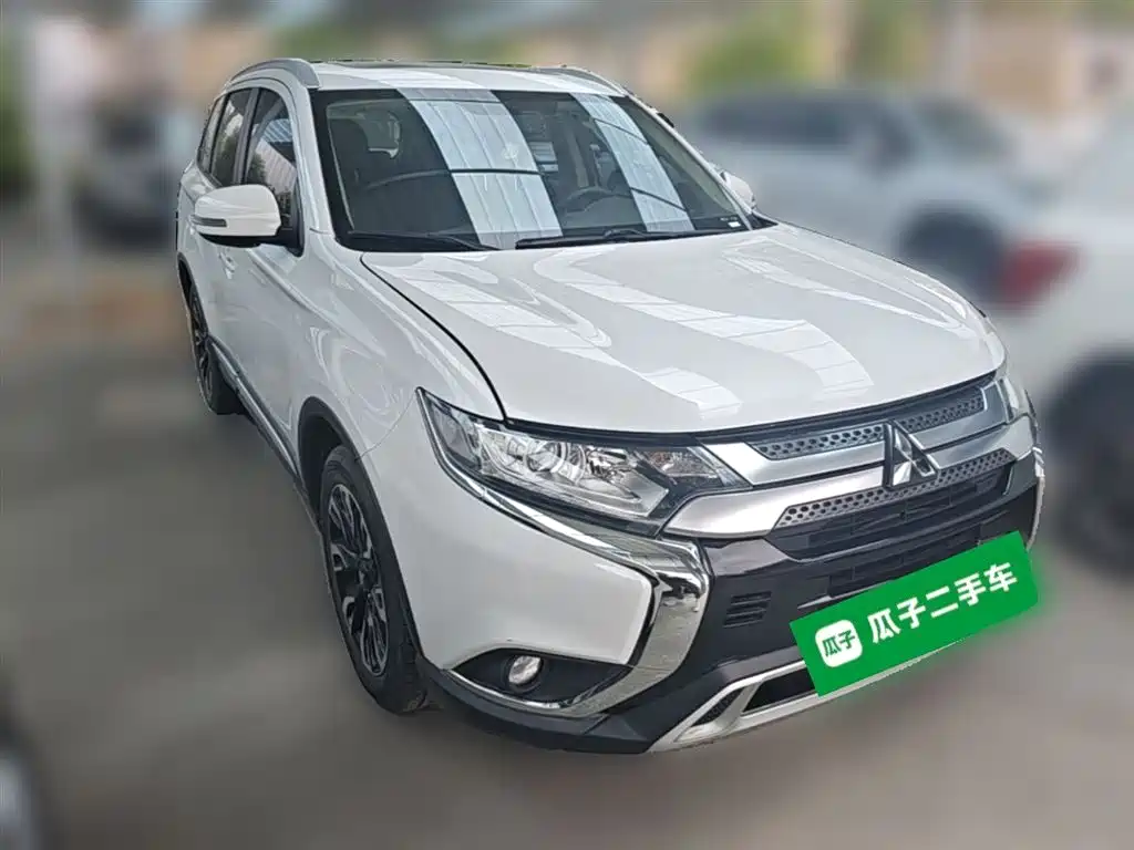 Outlander 2.0 L 2 WD Smooth Enjoyment 5-seat CN-VI