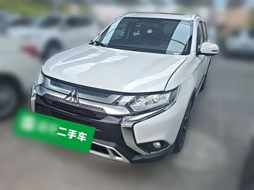 Outlander 2.0 L 2 WD Smooth Enjoyment 5-seat CN-VI