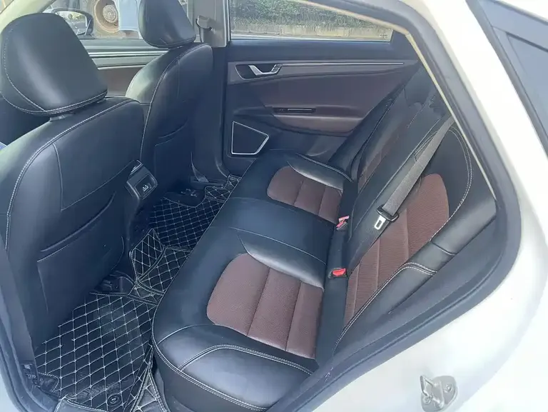 Geely Emgrand GL 1.4 T DCT Distinguished Connected