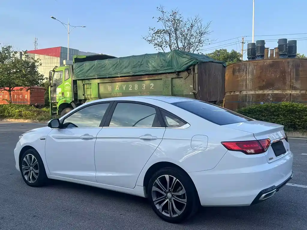 Emgrand GL 1.4 T DCT Distinguished Connected