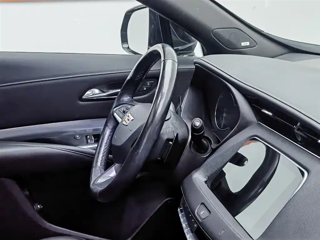 Cadillac XT4 28 T 2 WD Leading