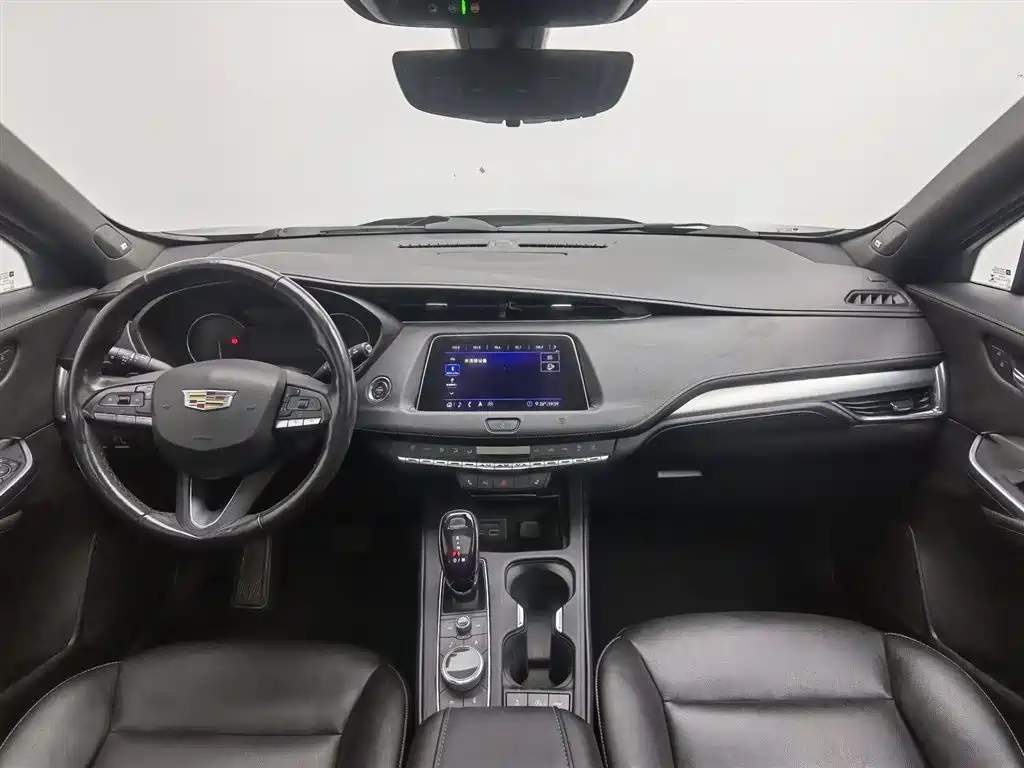 Cadillac XT4 28 T 2 WD Leading