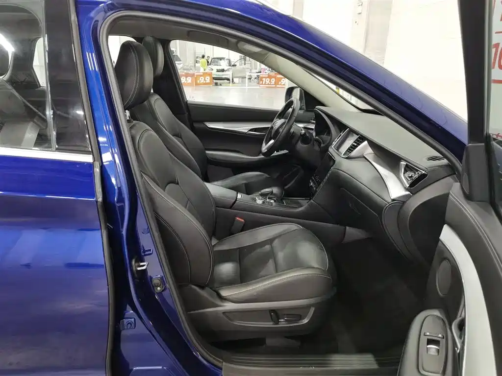 Infiniti QX50 2.0 T 2 WD Fashion