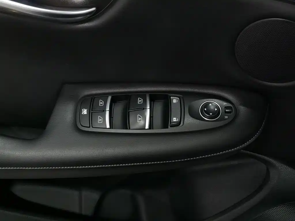 Infiniti QX50 2.0 T 2 WD Fashion