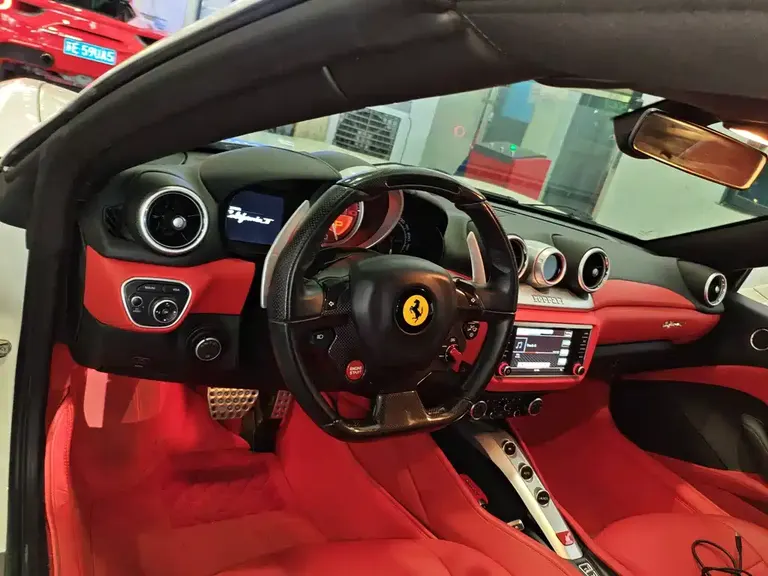 Ferrari California T 3.9 T Standard