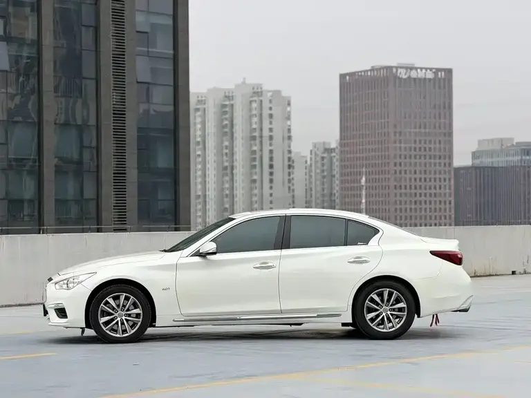 Infiniti Q50 L 2.0 T Comfort