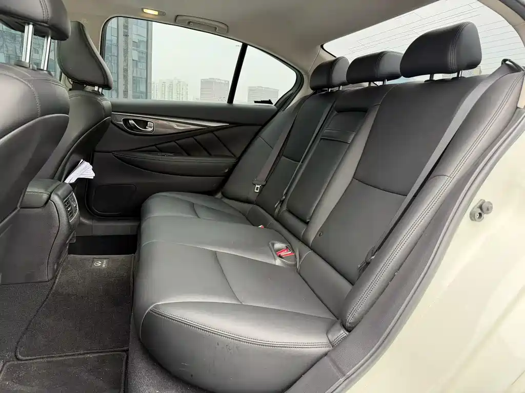 Infiniti Q50 L 2.0 T Comfort