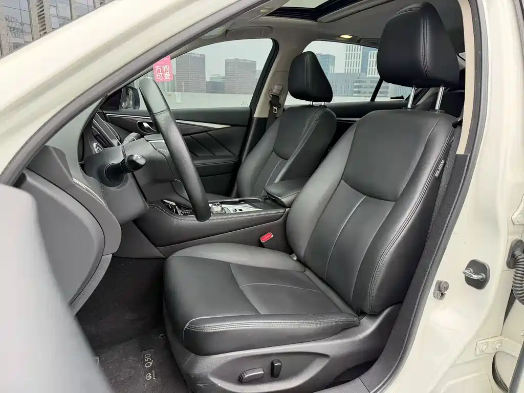 Infiniti Q50 L 2.0 T Comfort