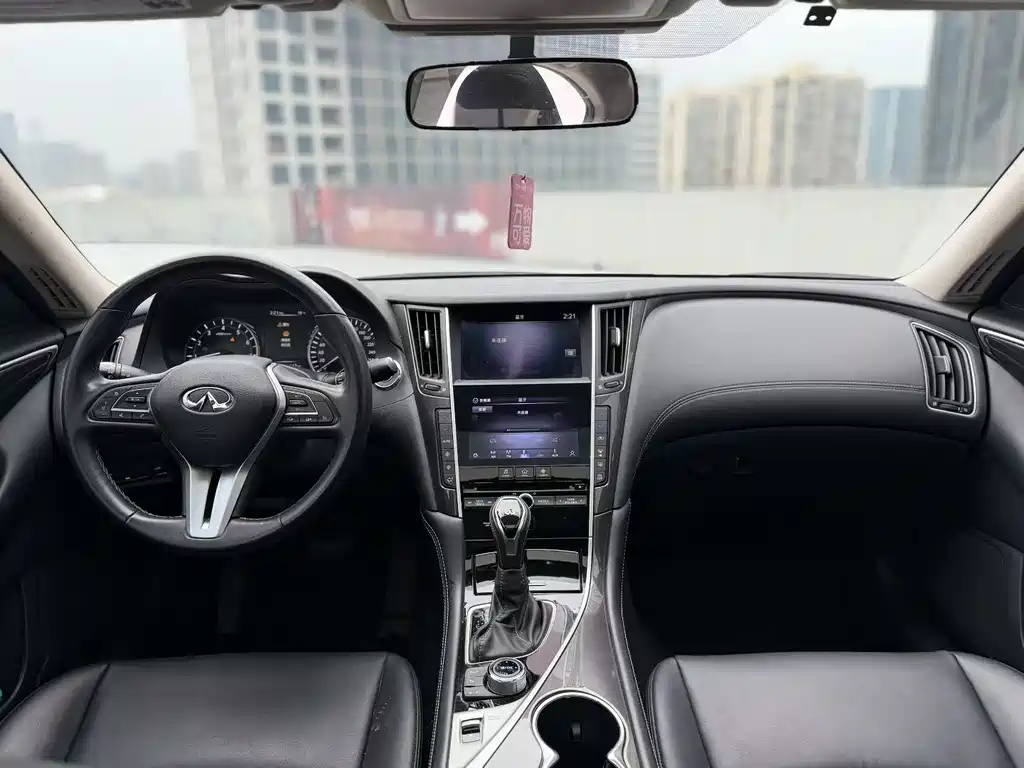 Infiniti Q50 L 2.0 T Comfort