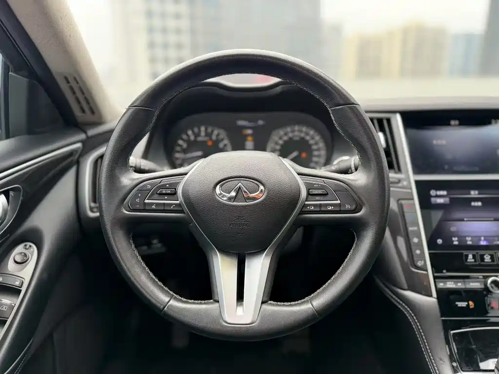 Infiniti Q50 L 2.0 T Comfort