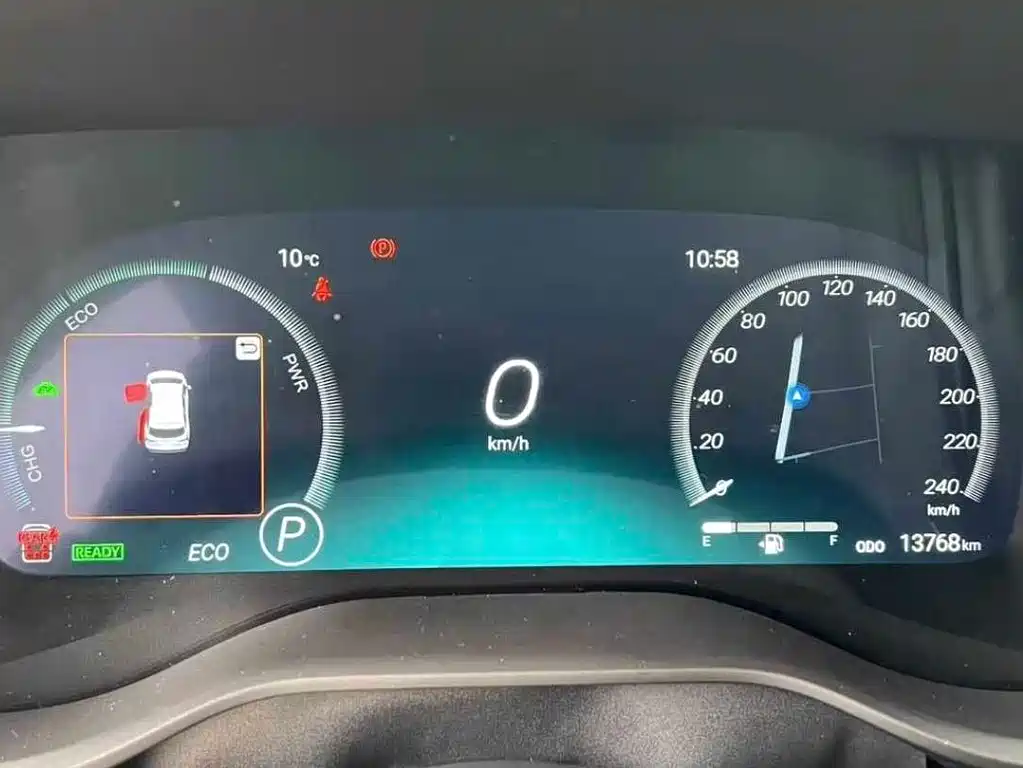 Granvia 2.5 L Hybrid Distinguished PLUS 4 WD