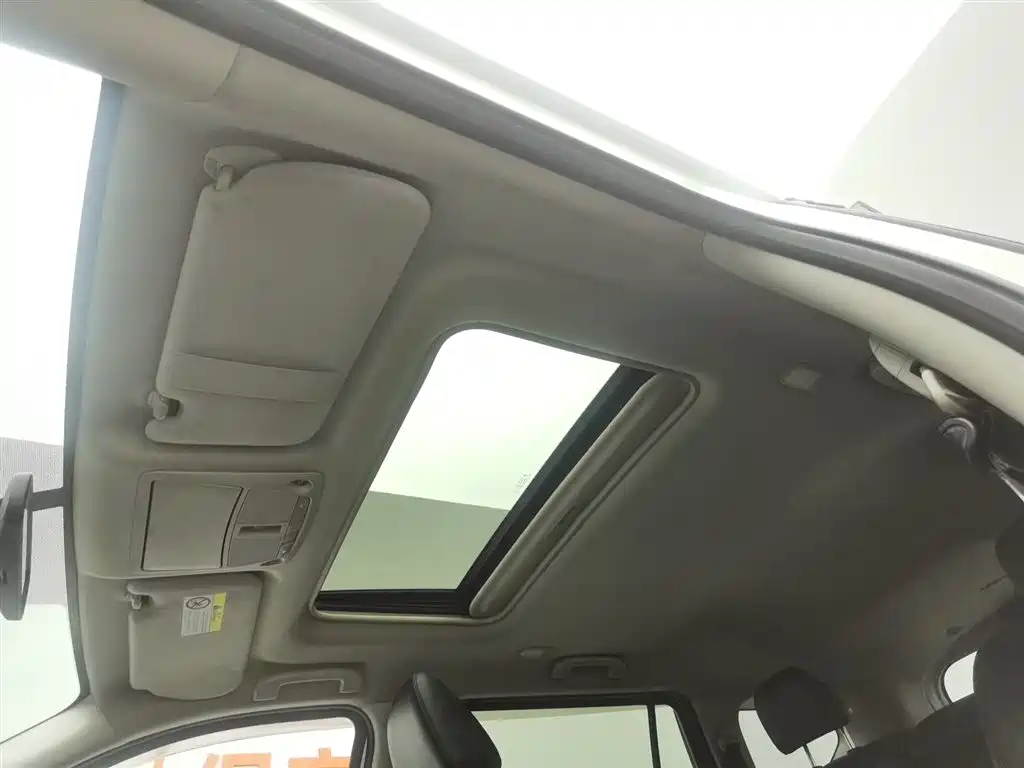 Terra 2.5 L Auto 2 WD Luxury
