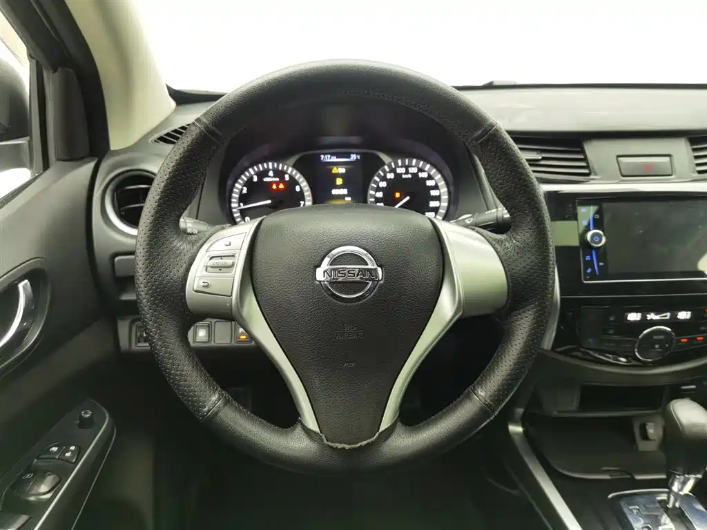 Terra 2.5 L Auto 2 WD Luxury