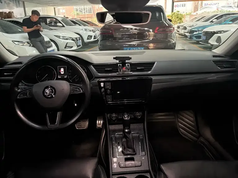 Skoda Superb TSI330 DSG Smart Travel