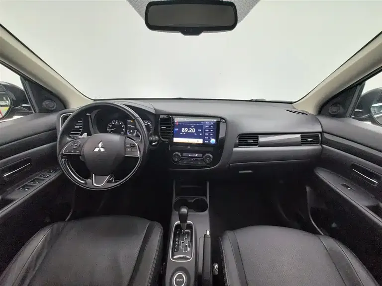 Mitsubishi Outlander 2.4 L 4 WD Luxury 7-seat