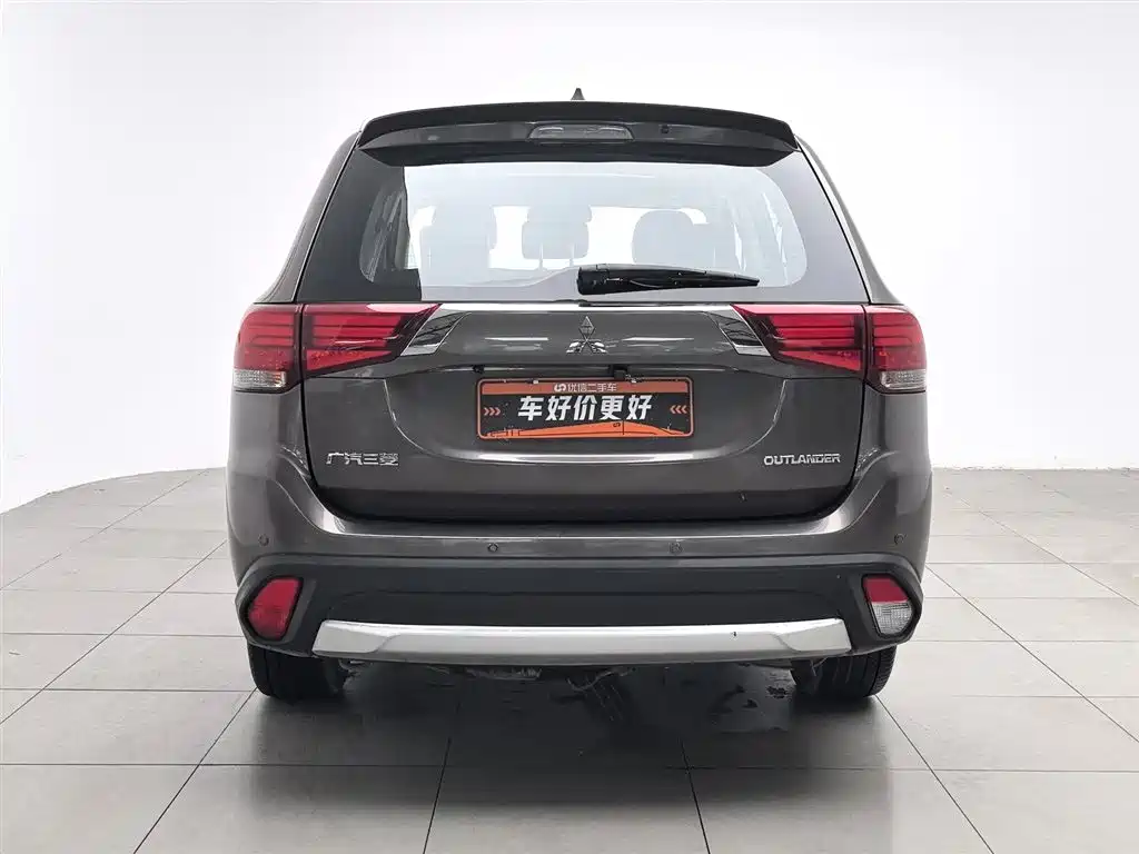Outlander 2.4 L 4 WD Luxury 7-seat
