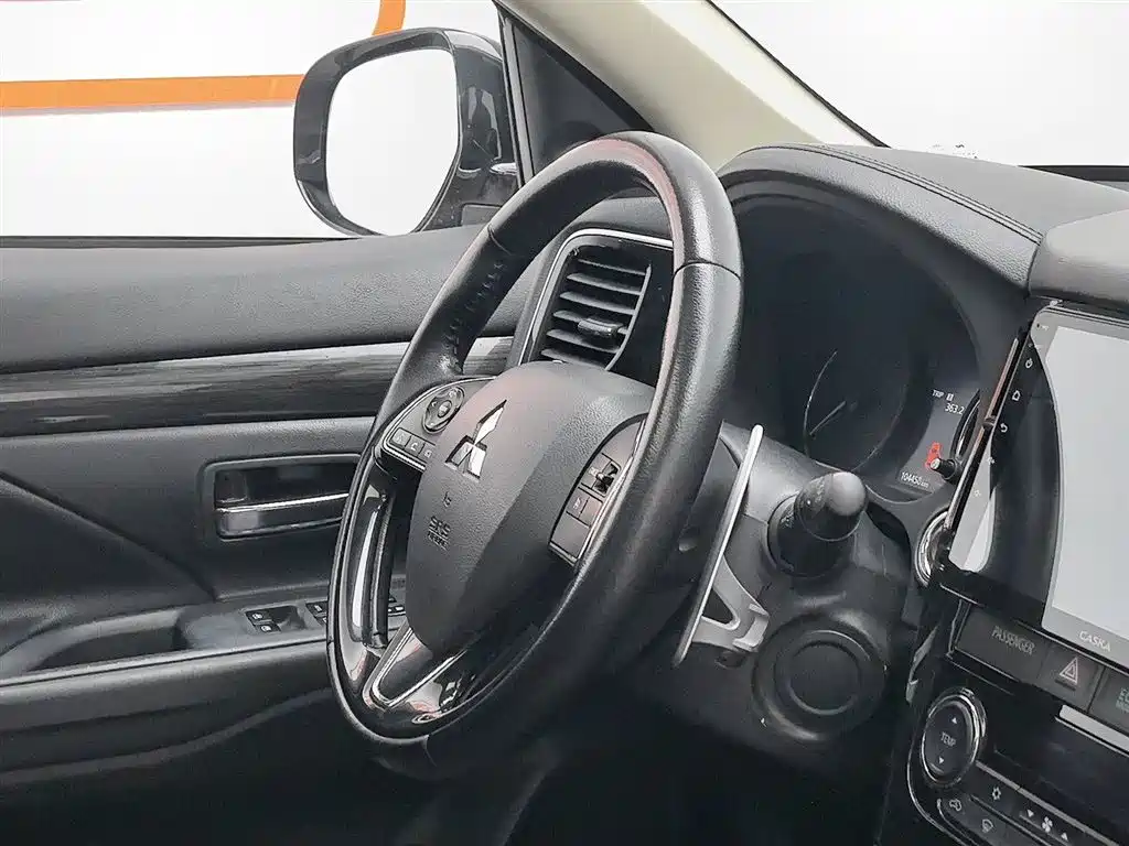 Outlander 2.4 L 4 WD Luxury 7-seat