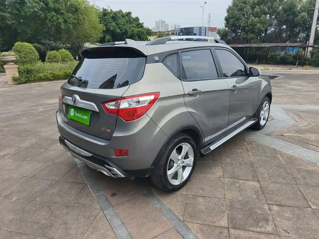 Changan CS35 长安CS35 2015款 1.6 L 手动尊贵型 国IV