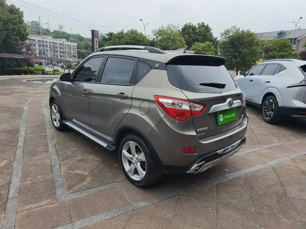 Changan CS35 长安CS35 2015款 1.6 L 手动尊贵型 国IV