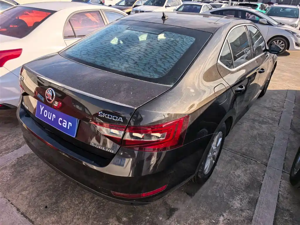 Superb TSI280 DSG Forward