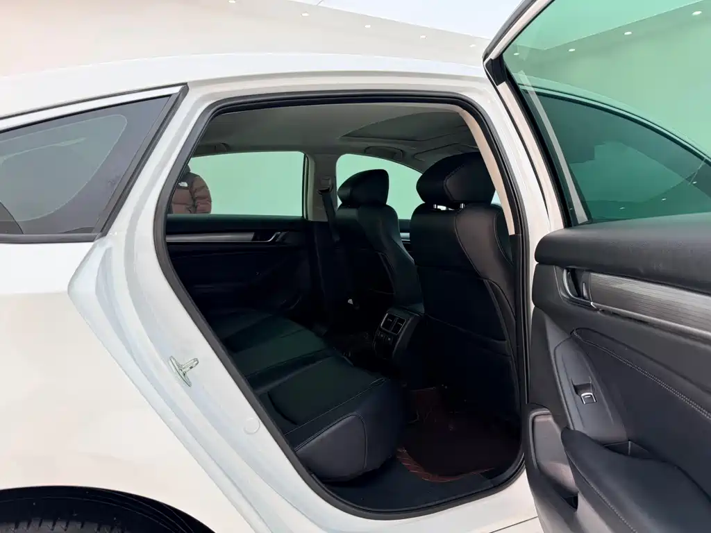 Accord Sharp· Hybrid 2.0 L Sharp Leading