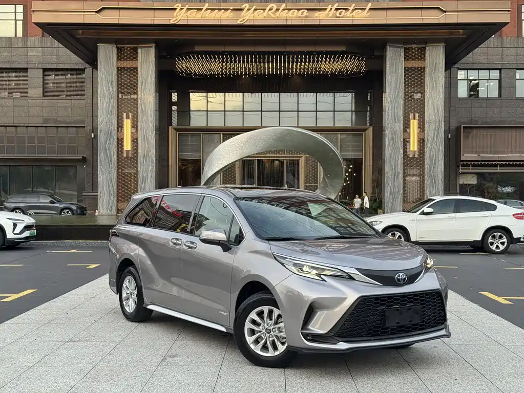 Granvia 2.5 L Hybrid Comfort