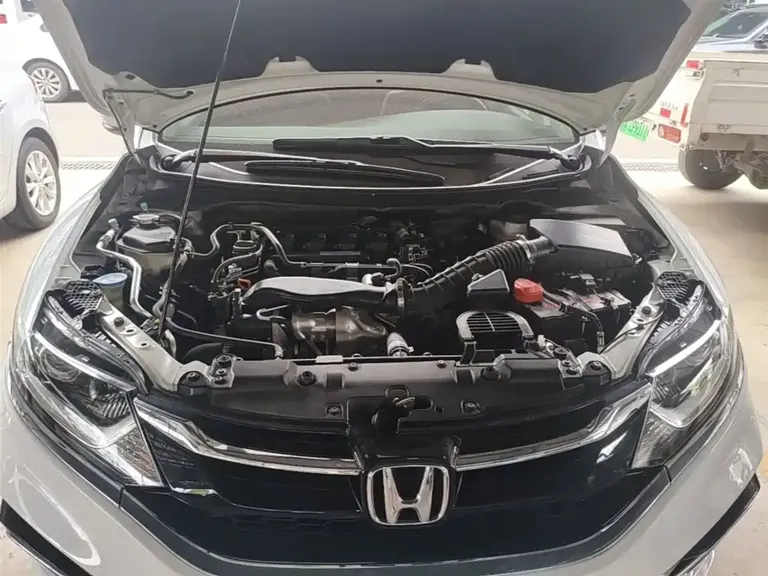 Honda Jade 210 TURBO CVT Style 5-seat