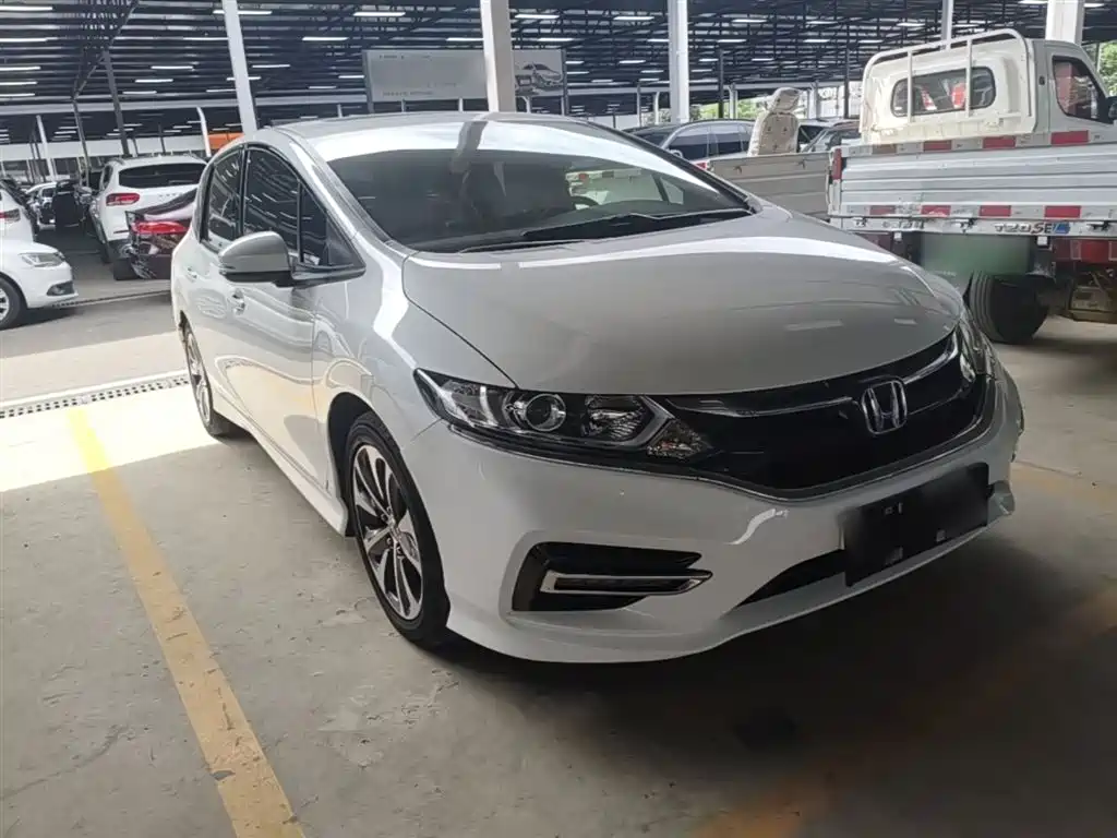 Jade 210 TURBO CVT Style 5-seat