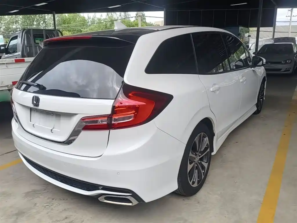 Jade 210 TURBO CVT Style 5-seat