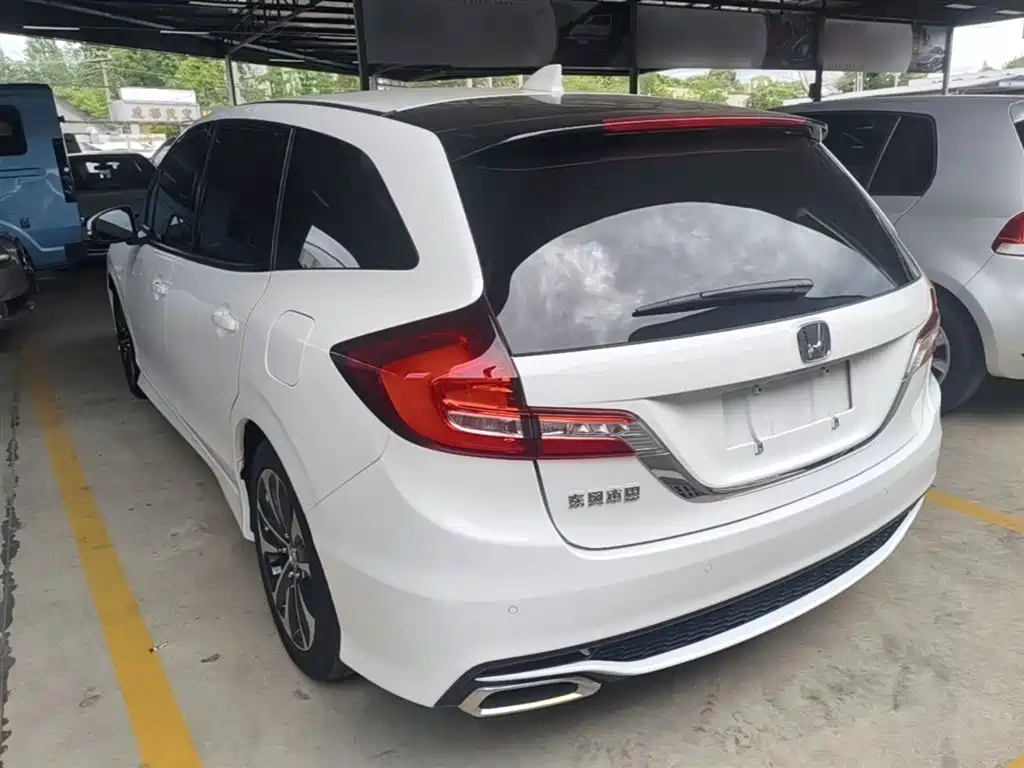 Jade 210 TURBO CVT Style 5-seat