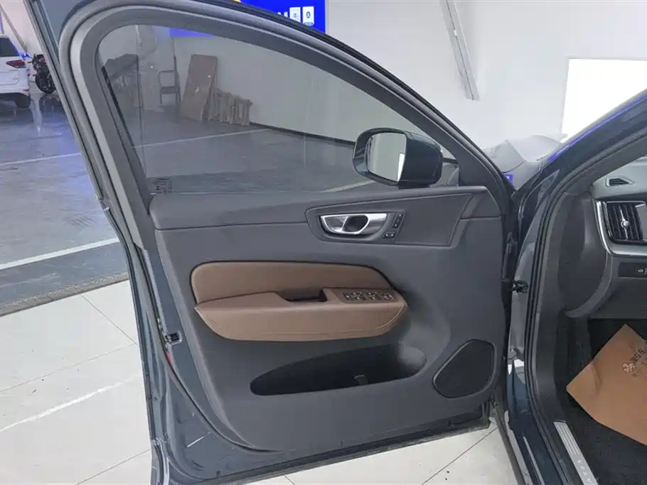 Volvo XC60 B5 4 WD Smart Ease Luxury