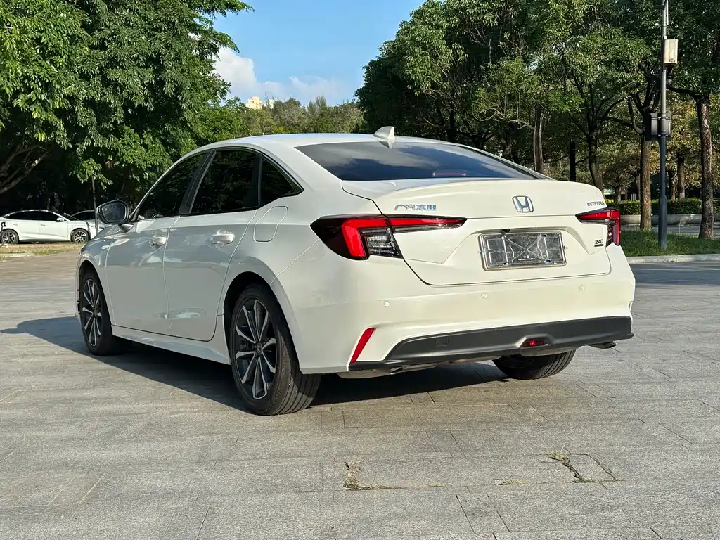 Integra 240 TURBO CVT Luxury